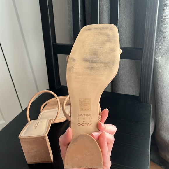 Aldo slip on beige sandals - Picture 5 of 5